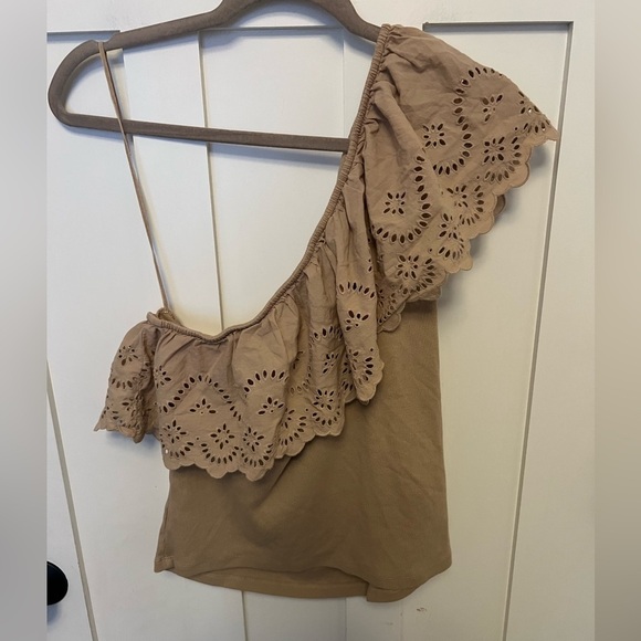 Old Navy Eyelet One-Shoulder Paneled Rib-Knit Top Color: Dried Linen XL - Picture 4 of 6